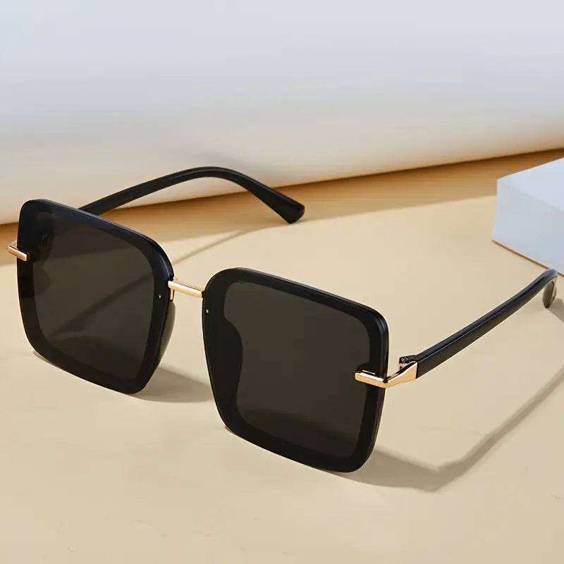 Lunivè Women's Vintage Square Frame Sunglasses